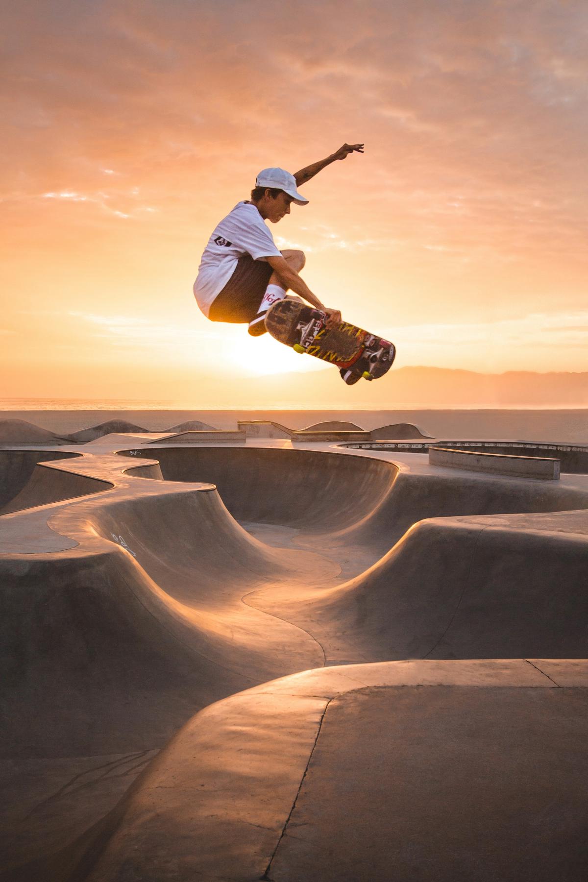 Image illustrating off-road electric skateboards overcoming rocky terrains, conveying the thrill and adventure of this sport.
